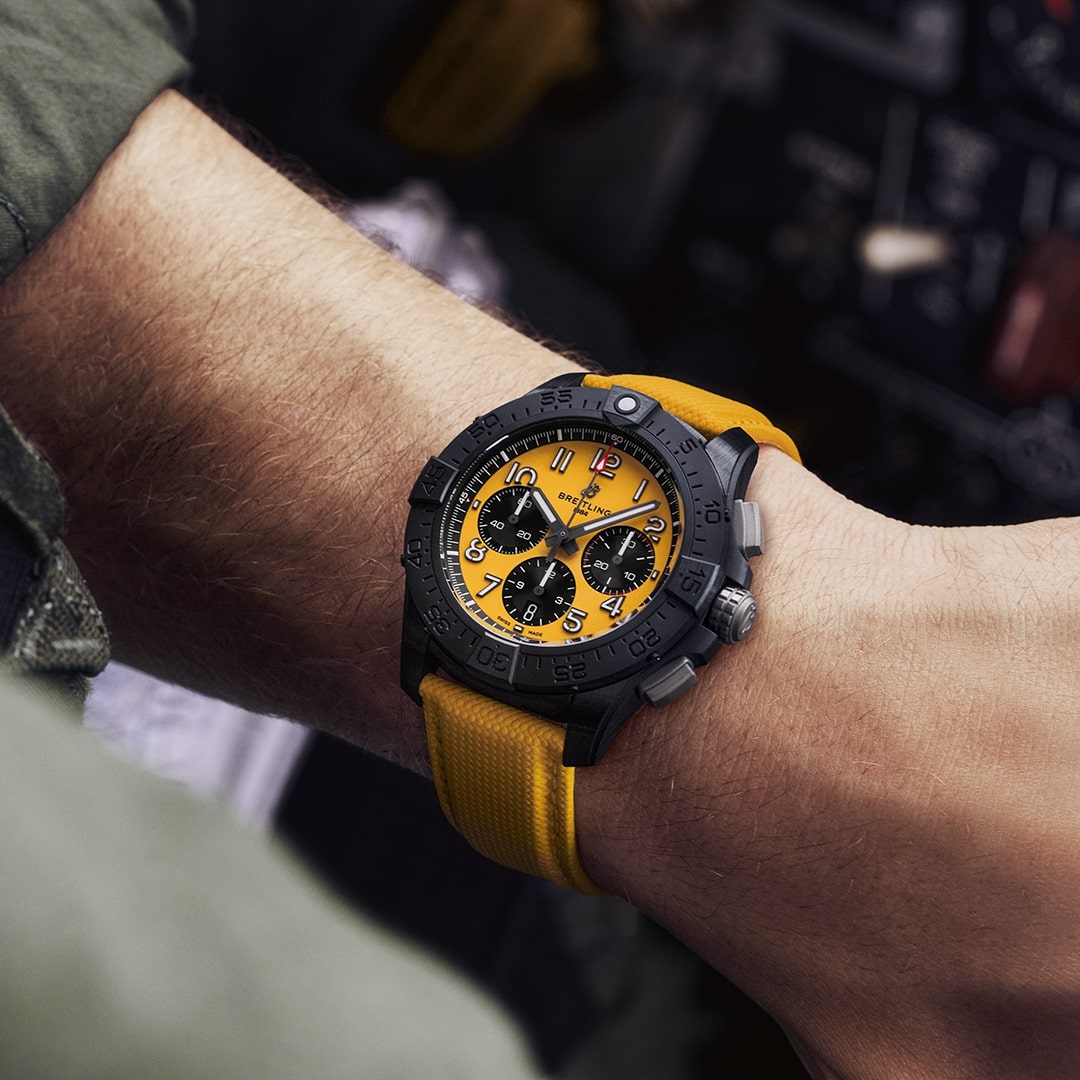 Avenger B01 Chronograph 44 Night Mission - Gelb