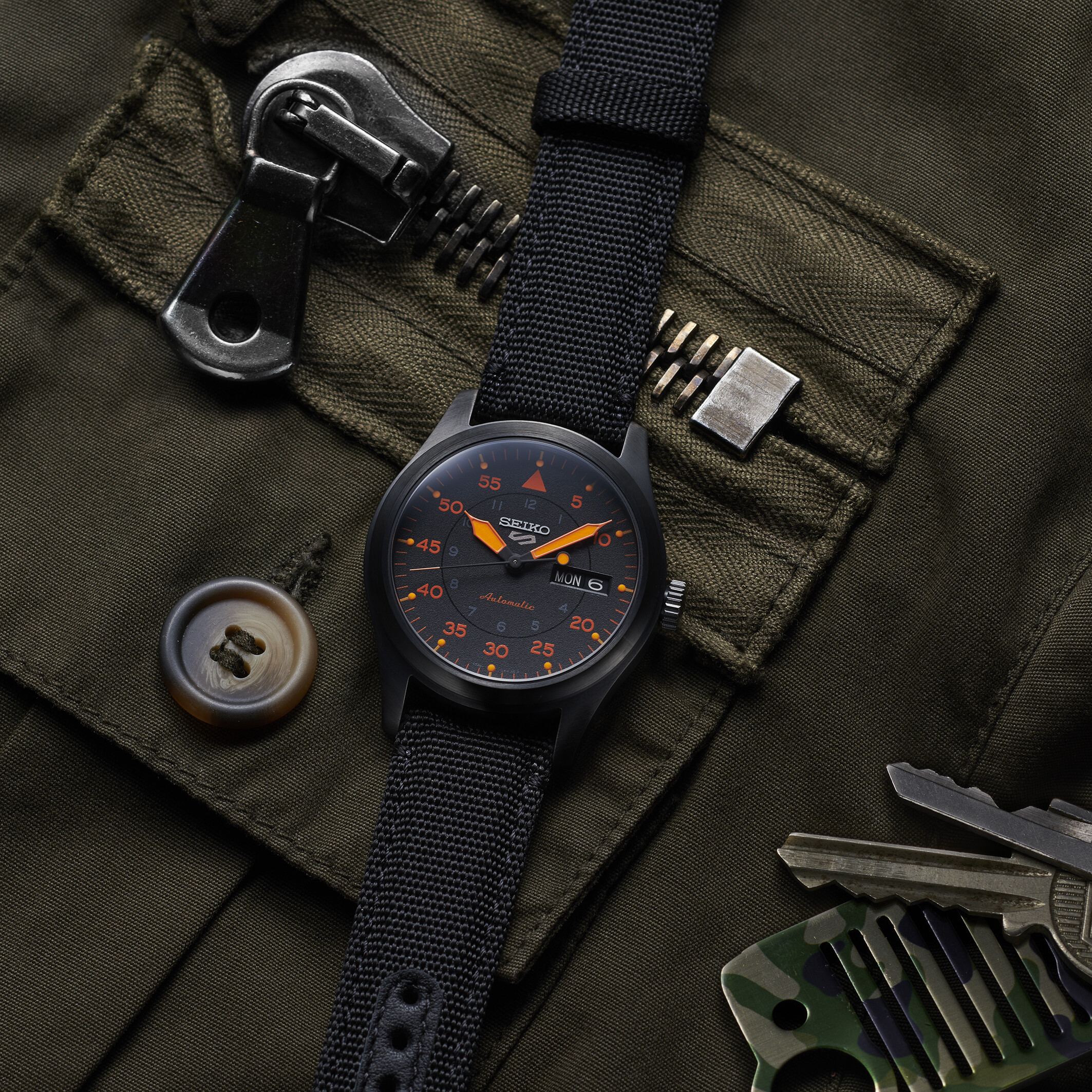 Seiko 5 Sports Field series  - Automatik - Schwarz / Orange